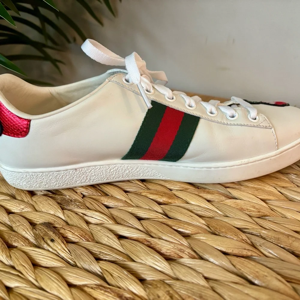 Gucci Women's White Sneakers with Red Floral Embroidery - Picture 12 of 16